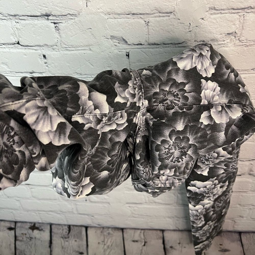 Aeropostale Grey Black Floral Lola‎ Jegging Skinny Jean size 2R Stretch Low Rise - Picture 6 of 9